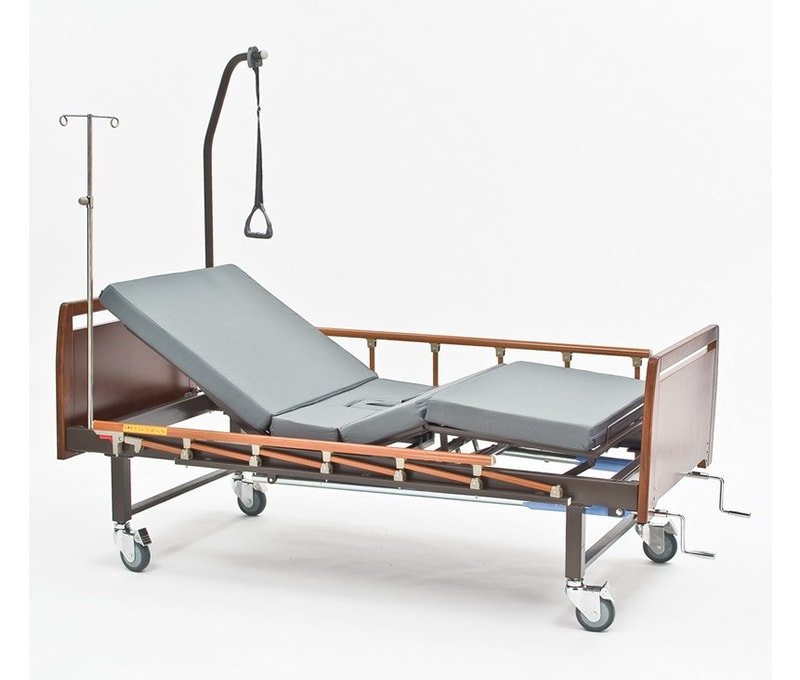 Кровать медицинская функциональная с механическим приводом Е-8 с туалетным устройством ММ-16
